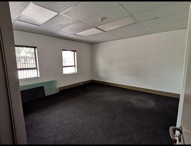 5,862M² WAREHOUSE FOR SALE IN POMONA
